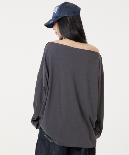 UNKNOWN PLANET(アンノウンプラネット)の「オフショルダーロゴロングスリーブTシャツチャコール(Tシャツ/カットソー・レディース・その他・FREE)」の8枚目の写真