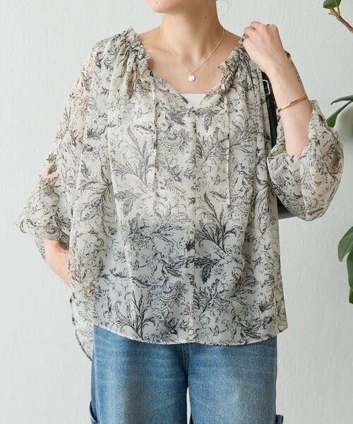 BEARDSLEY(ビアズリー)の「更紗柄ギャザーブラウス(シャツ/ブラウス・レディース・ベージュ・FREE)」の1枚目の写真