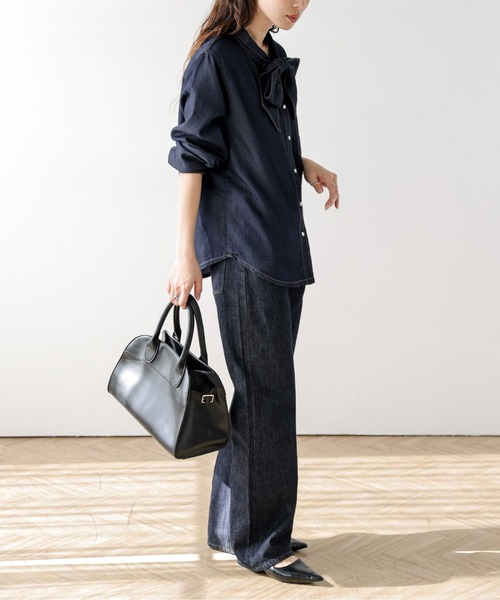 AMELY(エミリー)の「ボウタイ デニムシャツ(シャツ/ブラウス・レディース・ネイビー/ブルー・フリー)」の8枚目の写真