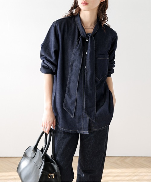 AMELY(エミリー)の「ボウタイ デニムシャツ(シャツ/ブラウス・レディース・ネイビー/ブルー・フリー)」の11枚目の写真