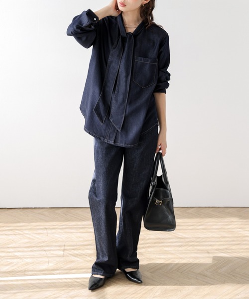 AMELY(エミリー)の「ボウタイ デニムシャツ(シャツ/ブラウス・レディース・ネイビー/ブルー・フリー)」の3枚目の写真