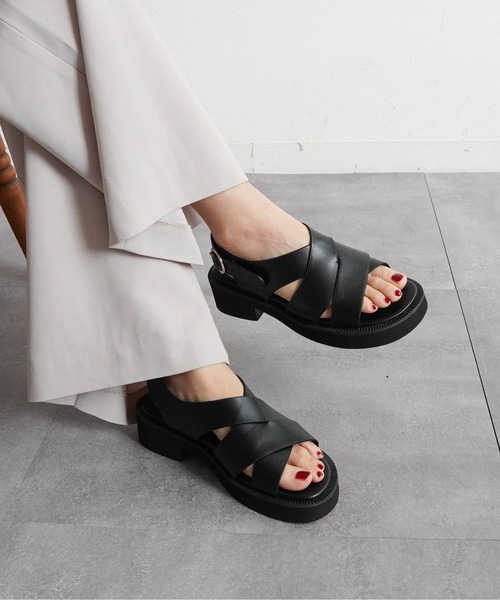 Fabby fabby(ファビィーファビィー)の「ワイドクロスバックストラップサンダル(サンダル・レディース・ブラック/オフホワイト/ブルー・SMALL/MEDIUM/LARGE)」の2枚目の写真