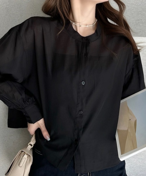 umune(ウムネ)の「シャツ 長袖 バンドカラー クロップド丈 ショート丈 シアー素材 透け感 カルゼ生地 ボリューム袖 きれいめ カジュアル トップス 秋 冬(シャツ/ブラウス・レディース・アイボリー/ベビーピンク/ブラック・FREE)」の3枚目の写真