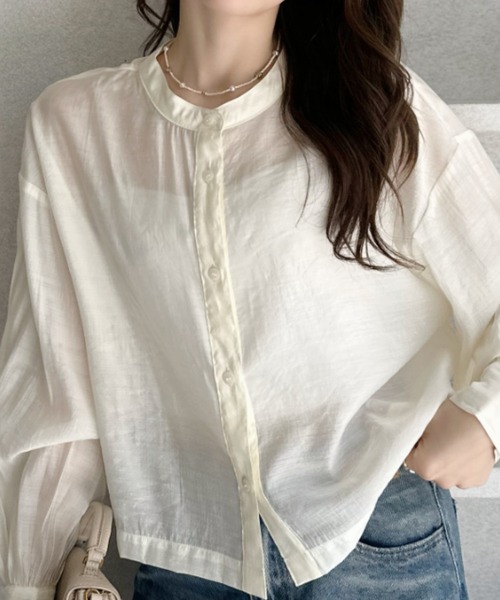 umune(ウムネ)の「シャツ 長袖 バンドカラー クロップド丈 ショート丈 シアー素材 透け感 カルゼ生地 ボリューム袖 きれいめ カジュアル トップス 秋 冬(シャツ/ブラウス・レディース・アイボリー/ベビーピンク/ブラック・FREE)」の11枚目の写真