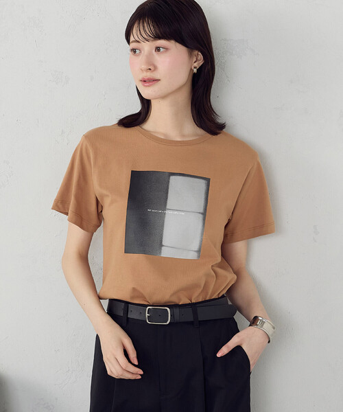 COMME CA ISM(コムサイズム)の「フォトプリント Tシャツ(Tシャツ/カットソー・レディース・アイボリー/杢グレー/ネイビー/オレンジ・SMALL/MEDIUM/LARGE)」の4枚目の写真