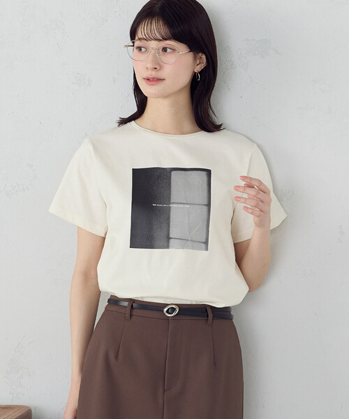 COMME CA ISM(コムサイズム)の「フォトプリント Tシャツ(Tシャツ/カットソー・レディース・アイボリー/杢グレー/ネイビー/オレンジ・SMALL/MEDIUM/LARGE)」の2枚目の写真