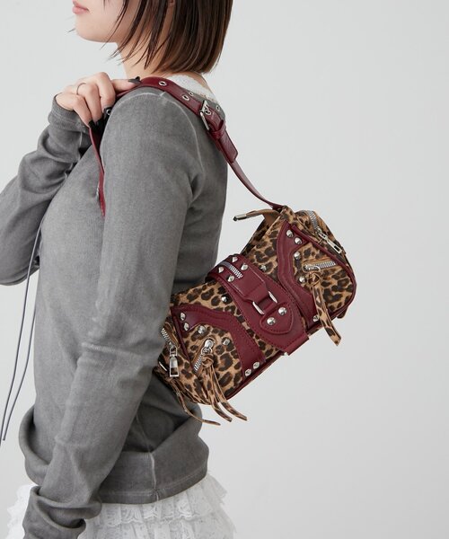 WHO'S WHO gallery(フーズフーギャラリー)の「【WEB限定】スタッズジップショルダーバッグ(ショルダーバッグ・レディース・ブラック/レッド/ピンク/ブラウン・FREE)」の9枚目の写真