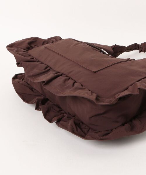 flower(フラワー)の「フリルシャーリングバッグ(ショルダーバッグ・レディース・ブラウン/アイボリー・FREE)」の17枚目の写真