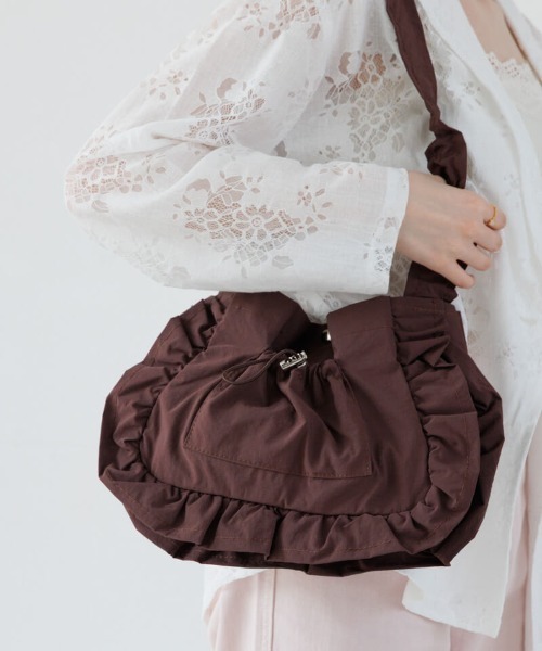 flower(フラワー)の「フリルシャーリングバッグ(ショルダーバッグ・レディース・ブラウン/アイボリー・FREE)」の20枚目の写真