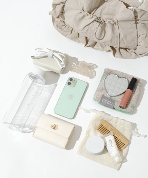 flower(フラワー)の「フリルシャーリングバッグ(ショルダーバッグ・レディース・ブラウン/アイボリー・FREE)」の6枚目の写真