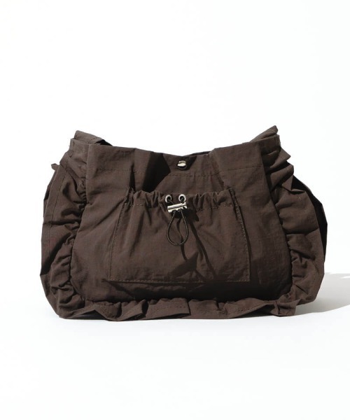 flower(フラワー)の「フリルシャーリングバッグ(ショルダーバッグ・レディース・ブラウン/アイボリー・FREE)」の8枚目の写真