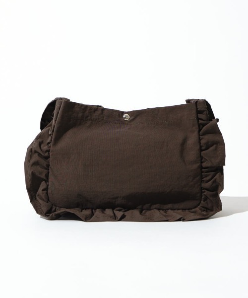 flower(フラワー)の「フリルシャーリングバッグ(ショルダーバッグ・レディース・ブラウン/アイボリー・FREE)」の11枚目の写真