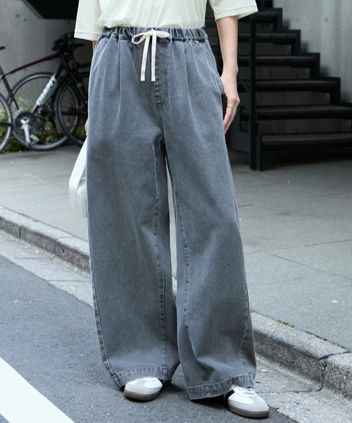 MONO-MART(モノマート)の「10.5oz タックワイドシルエット イージー カーブデニムパンツ<速乾/マシンウォッシャブル/サステナブル>(デニムパンツ・レディース・ブラック/ライトブルー/アイボリー/ワンウォッシュ/ブルー/ブラウン/ブラック系・S/M/L)」の4枚目の写真