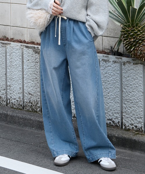 MONO-MART(モノマート)の「10.5oz タックワイドシルエット イージー カーブデニムパンツ<速乾/マシンウォッシャブル/サステナブル>(デニムパンツ・レディース・ブラック/ライトブルー/アイボリー/ワンウォッシュ/ブルー/ブラウン/ブラック系・S/M/L)」の16枚目の写真