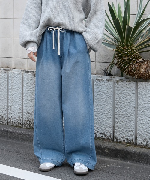 MONO-MART(モノマート)の「10.5oz タックワイドシルエット イージー カーブデニムパンツ<速乾/マシンウォッシャブル/サステナブル>(デニムパンツ・レディース・ブラック/ライトブルー/アイボリー/ワンウォッシュ/ブルー/ブラウン/ブラック系・S/M/L)」の17枚目の写真