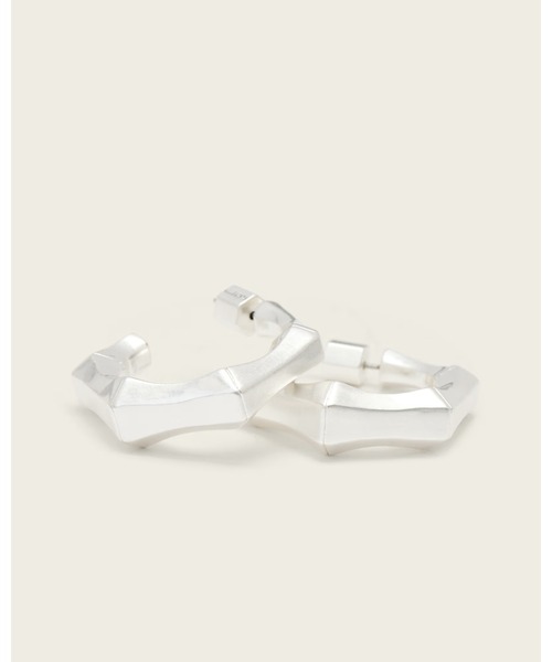 ALLSAINTS（オールセインツ）の「CLARA SMALL HOOP EARRINGS | CLARA スモール フープ イヤリング・ピアス（ピアス（両耳用）・レディース・シルバー系その他・ONE SIZE）」の4枚目の写真