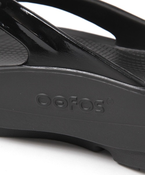OOFOS(ウーフォス)の「【OOFOS(ウーフォス)】OOmega(サンダル・レディース・ブラック/ベージュ・23/24)」の8枚目の写真