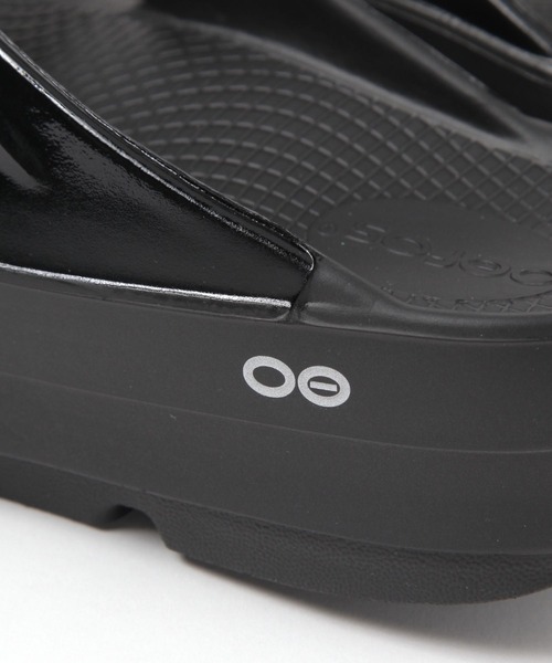 OOFOS(ウーフォス)の「【OOFOS(ウーフォス)】OOmega(サンダル・レディース・ブラック/ベージュ・23/24)」の9枚目の写真