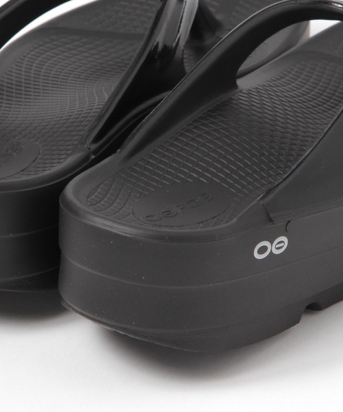 OOFOS(ウーフォス)の「【OOFOS(ウーフォス)】OOmega(サンダル・レディース・ブラック/ベージュ・23/24)」の10枚目の写真