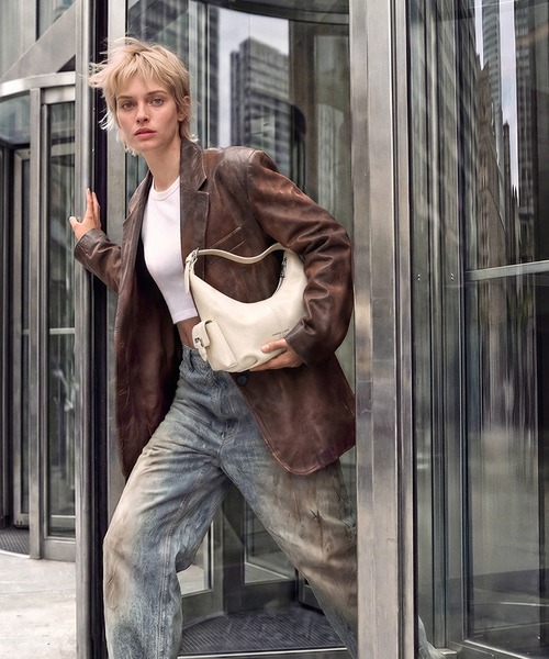 CHARLES & KEITH（チャールズ & キース）の「Bessie ベッシー サイドポケット ホーボーバッグ（ショルダーバッグ・レディース・ダークブラウン系3/スミクロ/クリーム・S）」の3枚目の写真