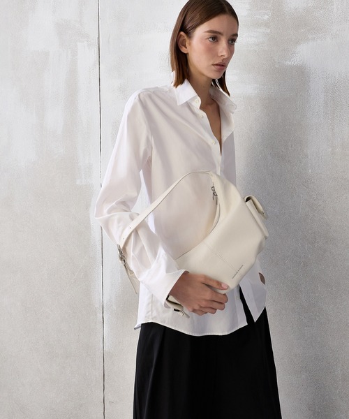 CHARLES & KEITH（チャールズ & キース）の「Bessie ベッシー サイドポケット ホーボーバッグ（ショルダーバッグ・レディース・ダークブラウン系3/スミクロ/クリーム・S）」の5枚目の写真