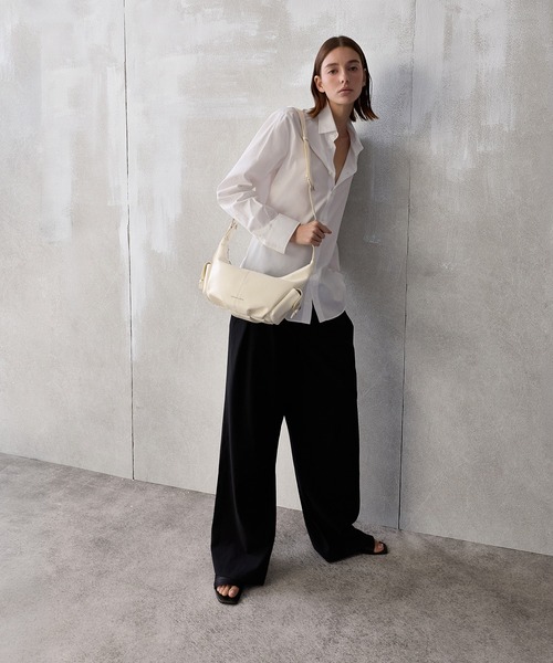 CHARLES & KEITH（チャールズ & キース）の「Bessie ベッシー サイドポケット ホーボーバッグ（ショルダーバッグ・レディース・ダークブラウン系3/スミクロ/クリーム・S）」の7枚目の写真