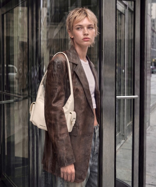CHARLES & KEITH（チャールズ & キース）の「Bessie ベッシー サイドポケット ホーボーバッグ（ショルダーバッグ・レディース・ダークブラウン系3/スミクロ/クリーム・S）」の4枚目の写真