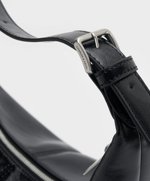 CHARLES & KEITH（チャールズ & キース）の「Bessie ベッシー サイドポケット ホーボーバッグ（ショルダーバッグ・レディース・ダークブラウン系3/スミクロ/クリーム・S）」の22枚目の写真