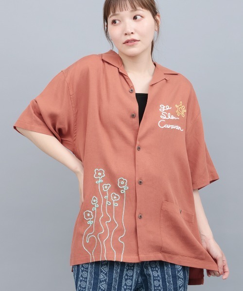 チチカカ(チチカカ)の「go slow caravan リネン混刺繍オープンシャツ【ユニセックス】(シャツ/ブラウス・レディース・オレンジ/ダークブラウン/ブルー・LARGE)」の3枚目の写真