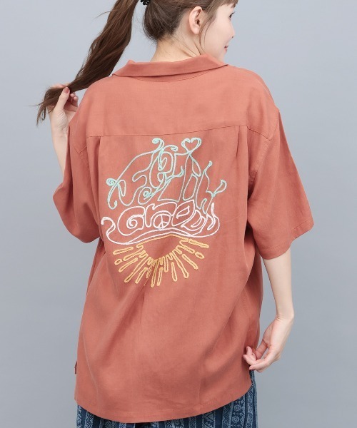 チチカカ(チチカカ)の「go slow caravan リネン混刺繍オープンシャツ【ユニセックス】(シャツ/ブラウス・レディース・オレンジ/ダークブラウン/ブルー・LARGE)」の9枚目の写真