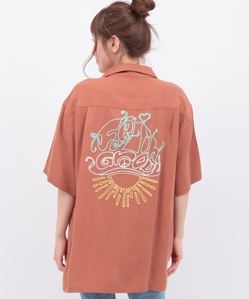 チチカカ(チチカカ)の「go slow caravan リネン混刺繍オープンシャツ【ユニセックス】(シャツ/ブラウス・レディース・オレンジ/ダークブラウン/ブルー・LARGE)」の16枚目の写真