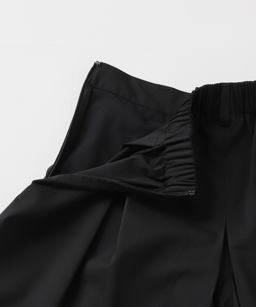 IENA(イエナ)の「《一部店舗限定》ウォッシャブルタックキュロットパンツ(その他パンツ・レディース・チャコールグレー/ブラック・36/38)」の4枚目の写真