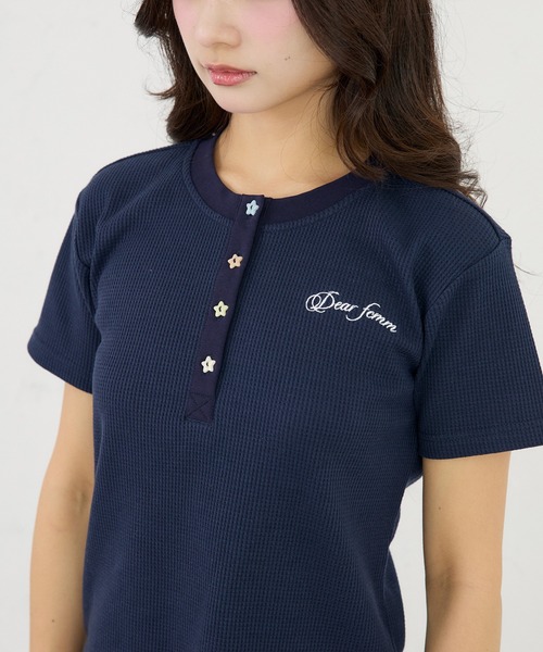 FCMM(エフシーエムエム)の「THERMAL HENLEY SS / サーマルヘンリーSS(Tシャツ/カットソー・レディース・アイボリー/ネイビー/グレー/ライトグリーン/ライトブルー/ブラック・MEDIUM/SMALL)」の1枚目の写真