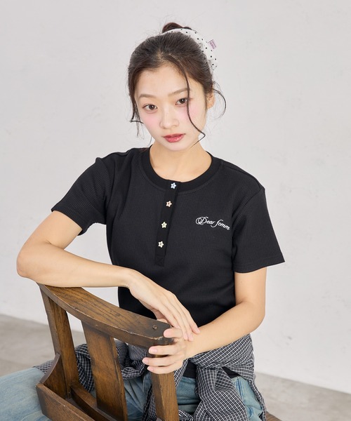 FCMM(エフシーエムエム)の「THERMAL HENLEY SS / サーマルヘンリーSS(Tシャツ/カットソー・レディース・アイボリー/ネイビー/グレー/ライトグリーン/ライトブルー/ブラック・MEDIUM/SMALL)」の3枚目の写真