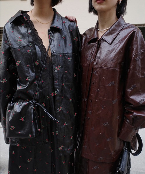 Ameri(アメリ)の「CHRISTINE EMBROIDERY SHIRT JACKET(ブルゾン・レディース・アイボリー/ブラウン/ブラック・MEDIUM/SMALL)」の10枚目の写真