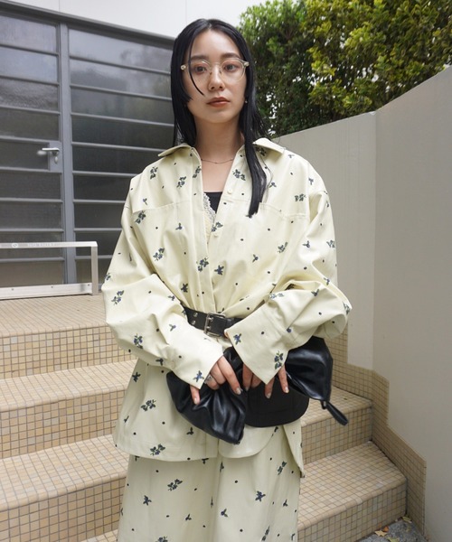 Ameri(アメリ)の「CHRISTINE EMBROIDERY SHIRT JACKET(ブルゾン・レディース・アイボリー/ブラウン/ブラック・MEDIUM/SMALL)」の7枚目の写真