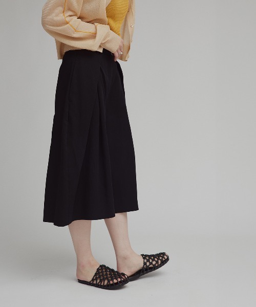 W:Huku(フーク)の「【W:Huku / ドライタッチツイル】スラックス バミューダ パンツ / Dry-Touch Twill Bermuda Shorts(スラックス・レディース・ブラック/ベージュ・M/L)」の4枚目の写真