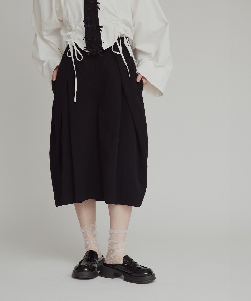 W:Huku(フーク)の「【W:Huku / ドライタッチツイル】スラックス バミューダ パンツ / Dry-Touch Twill Bermuda Shorts(スラックス・レディース・ブラック/ベージュ・M/L)」の16枚目の写真