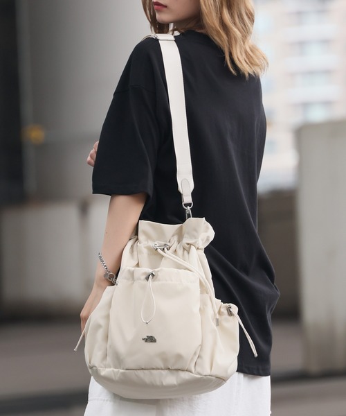 THE NORTH FACE(ザノースフェイス)の「【THE NORTH FACE/ザノースフェイス】BONNEY PACK M/ボニーパック 3WAY巾着型ショルダーバッグ(バックパック/リュック・メンズ・クリーム/ブラック/スモークピンク・FREE)」の18枚目の写真