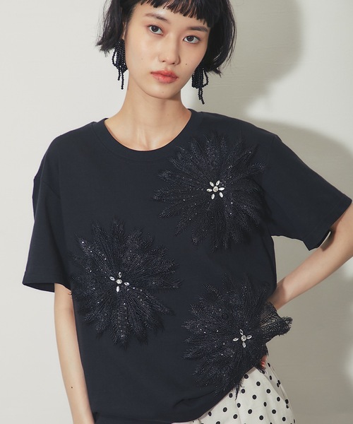 ANOTHER S(アナザーエス)の「花モチーフT(Tシャツ/カットソー・レディース・ブラック/ホワイト・FREE)」の1枚目の写真