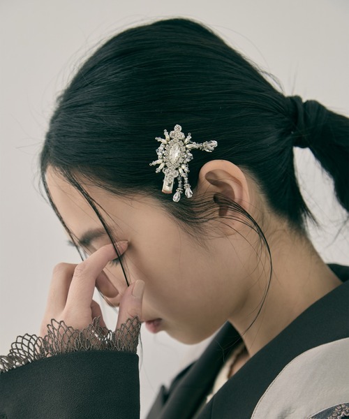 tanakadaisuke(タナカダイスケ)の「【tanakadaisuke/タナカダイスケ】crystal hair clip left/クリスタルヘアクリップ/左側用(バレッタ/ヘアクリップ・レディース・シルバー・FREE)」の8枚目の写真