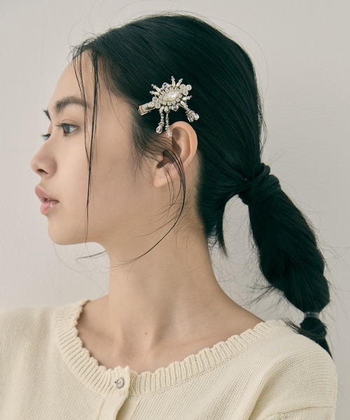 tanakadaisuke(タナカダイスケ)の「【tanakadaisuke/タナカダイスケ】crystal hair clip left/クリスタルヘアクリップ/左側用(バレッタ/ヘアクリップ・レディース・シルバー・FREE)」の9枚目の写真
