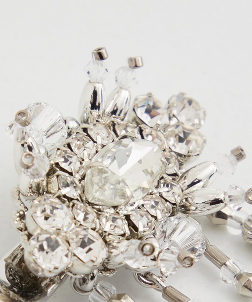 tanakadaisuke(タナカダイスケ)の「【tanakadaisuke/タナカダイスケ】crystal hair clip left/クリスタルヘアクリップ/左側用(バレッタ/ヘアクリップ・レディース・シルバー・FREE)」の4枚目の写真