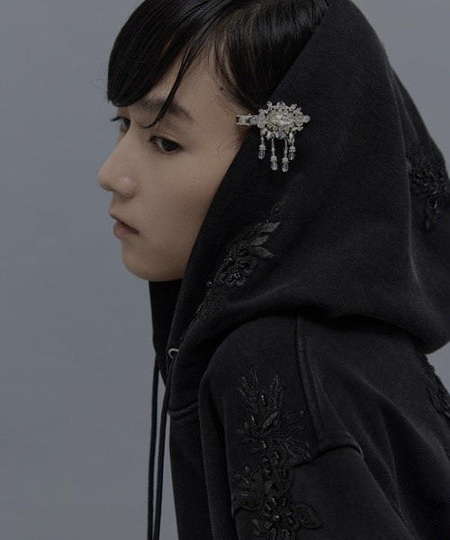 tanakadaisuke(タナカダイスケ)の「【tanakadaisuke/タナカダイスケ】crystal hair clip left/クリスタルヘアクリップ/左側用(バレッタ/ヘアクリップ・レディース・シルバー・FREE)」の12枚目の写真