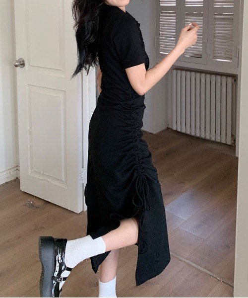 &soiree(アンドソワレ)の「サイドシャーリングタイト半袖ワンピース(ワンピース・レディース・ブラック・X-LARGE/LARGE/MEDIUM/SMALL)」の4枚目の写真