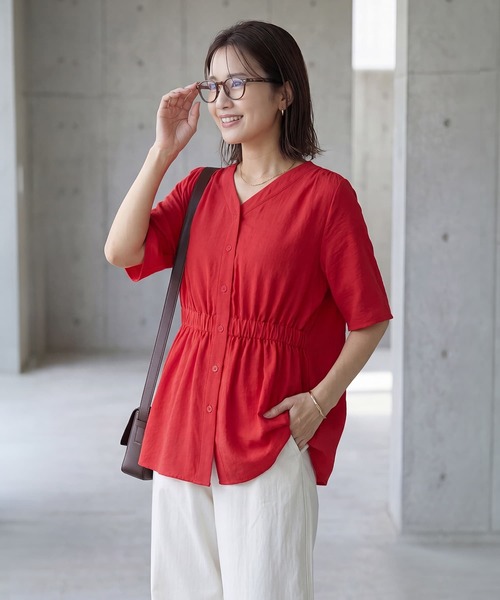 STYLE DELI(スタイルデリ)の「【LUXE】ウエストギャザーハーフスリーブブラウス(Tシャツ/カットソー・レディース・ブラック/ミント/レッド・FREE)」の3枚目の写真