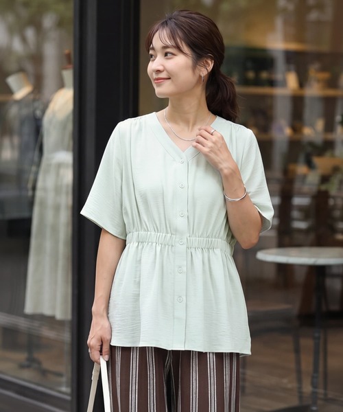 STYLE DELI(スタイルデリ)の「【LUXE】ウエストギャザーハーフスリーブブラウス(Tシャツ/カットソー・レディース・ブラック/ミント/レッド・FREE)」の1枚目の写真