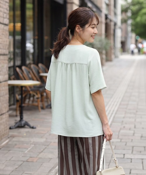 STYLE DELI(スタイルデリ)の「【LUXE】ウエストギャザーハーフスリーブブラウス(Tシャツ/カットソー・レディース・ブラック/ミント/レッド・FREE)」の10枚目の写真