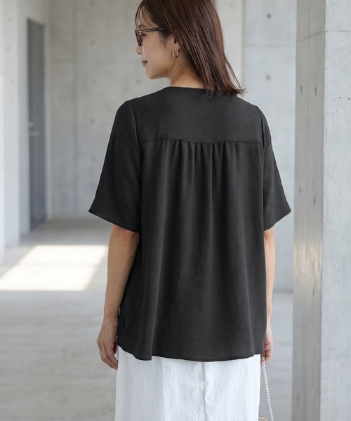 STYLE DELI(スタイルデリ)の「【LUXE】ウエストギャザーハーフスリーブブラウス(Tシャツ/カットソー・レディース・ブラック/ミント/レッド・FREE)」の15枚目の写真