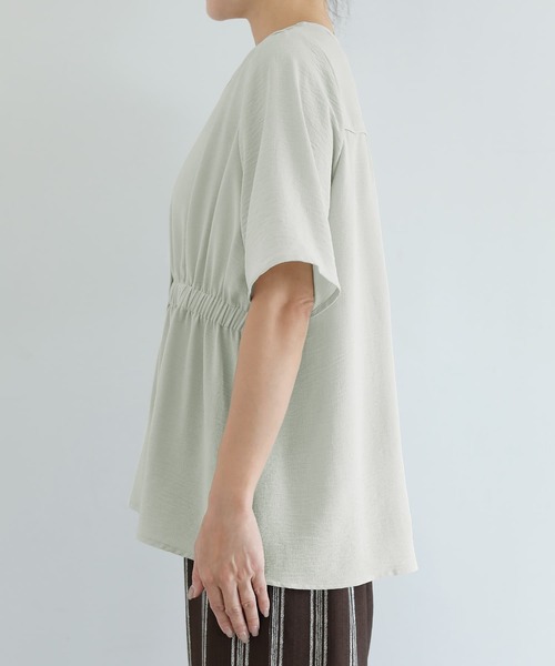 STYLE DELI(スタイルデリ)の「【LUXE】ウエストギャザーハーフスリーブブラウス(Tシャツ/カットソー・レディース・ブラック/ミント/レッド・FREE)」の18枚目の写真